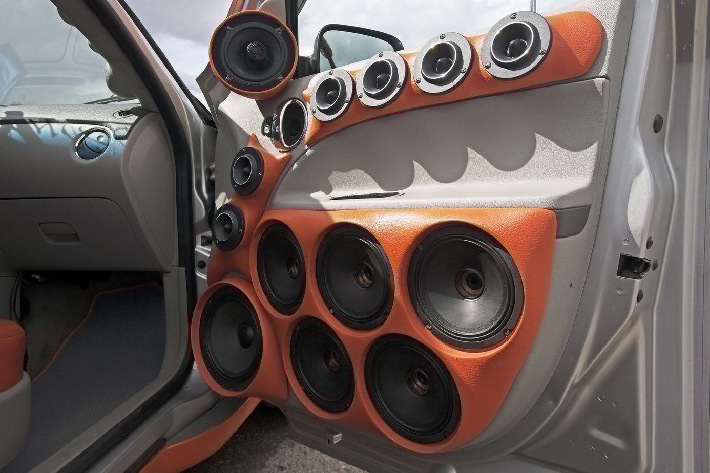 how to hook up a subwoofer in a car